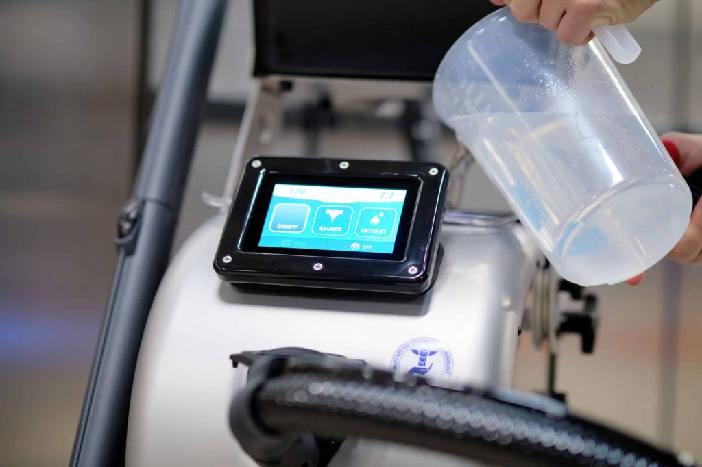 Die neue digitale Generation der Blue-Evolution-Serie von beam ist mit einem Touch-Display ausgestattet. Erstmals ist das smarte Dampfsaugsystem nun auf der CMS in Berlin vertreten. Foto: beam