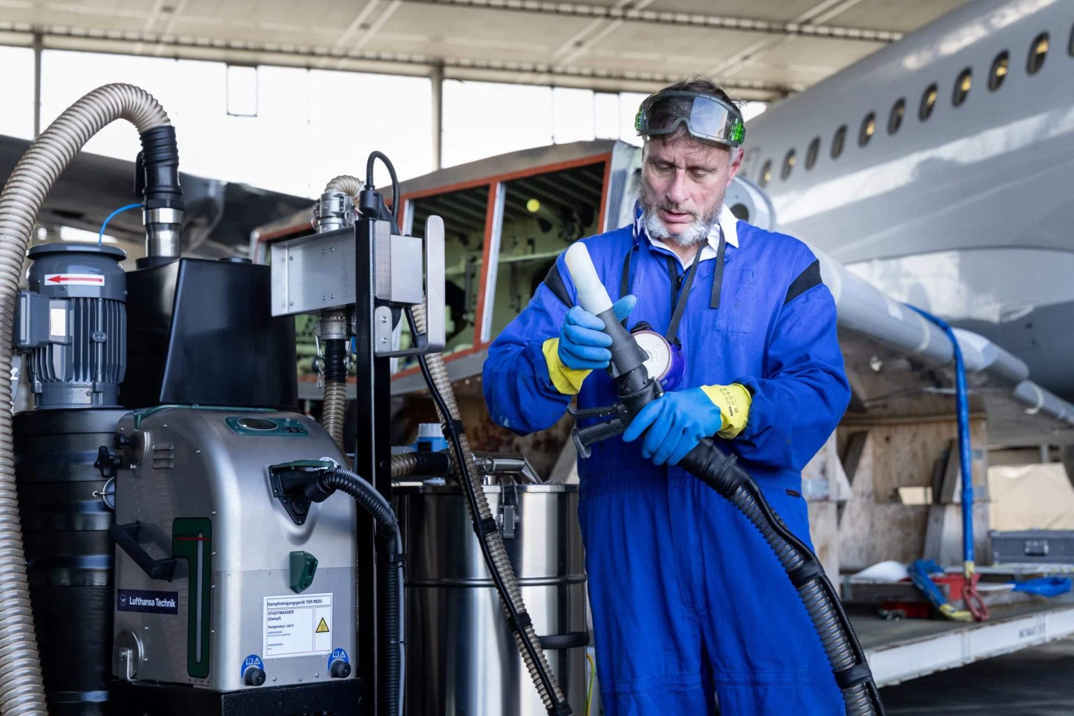 Die Lufthansa Technik setzt bei Ihrer Reinigungslösung für Flugzeugtanks auf eine neuentwickelte Dampfeinheit von beam. Foto: Lufthansa Technik